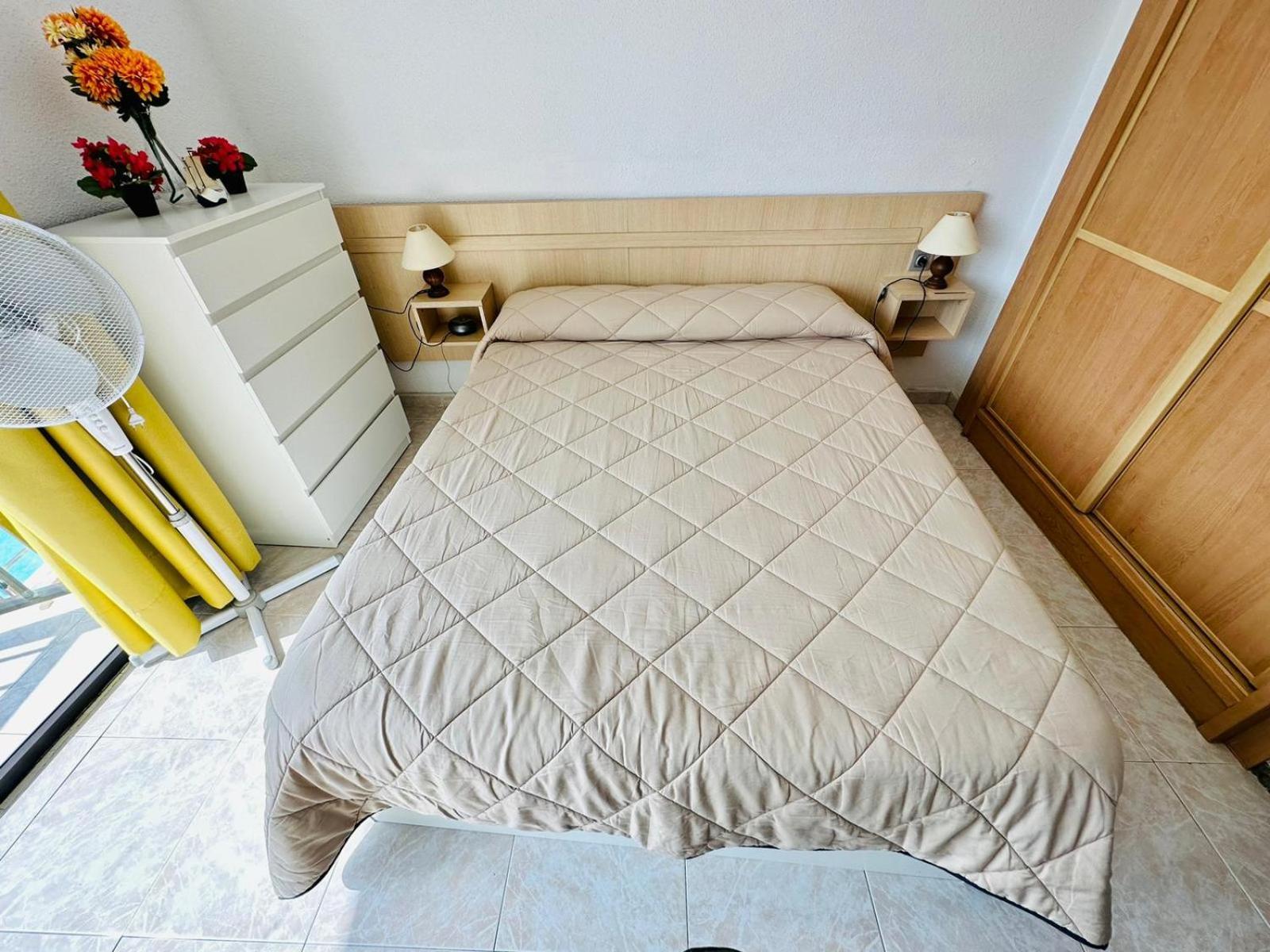 Ocean Front Cozy 2 Bedroom, 3 Beds Spacious- Netflix, Pool, Lift & Fast Wifi Appartamento *